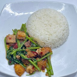 ข้าวผัดหมูกรอบไข่ข้น
