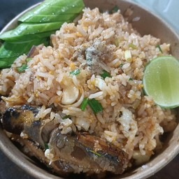 ข้าวผัดปลากระป๋อง