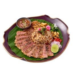 ข้าวผัดมันเนื้อกับสเต๊กเนื้อเซอร์ลอยน์