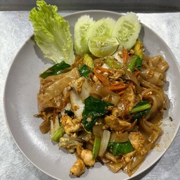 ผัดซีอิ๊วไก่