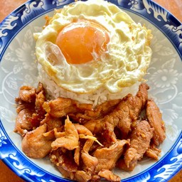 ข้าว หมูทอดกระเทียม