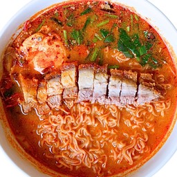 มาม่าต้มยำหมูกรอบ - Spicy Tom Yum Instant Noodles with Minced Pork