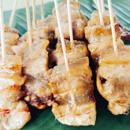 หมูปิ้ง5ไม้ + ข้าวเหนียวเล็ก 1 ห่อ+น้ำพริก1