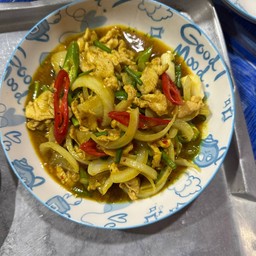 ไก่ผัดขมิ้น