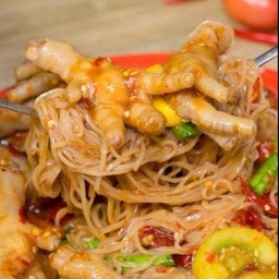 ตำเส้นเล็กหมูยอ+ขาไก่+แคปหมู