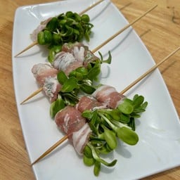 หมูสามชั้นพันต้นอ่อนทานตะวัน