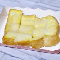 ขนมปังปิ้ง เนย นม แผ่นใหญ่ๆ นมเยอะๆ