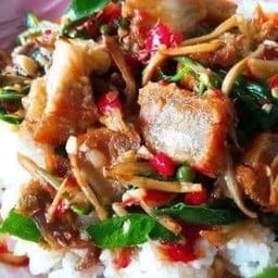 ผัดขี้เมาราดข้าว