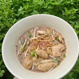อาหารตามสั่ง-ก๋วยเตี๋ยวหมูน้ำตก  ครัวย่าแดง