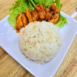 [อร่อยซ่ากับโค้ก] ข้าวหน้าหมูทอด+จิ้มแจ่ว +  โค้ก ไม่มีน้ำตาล (ขวด)