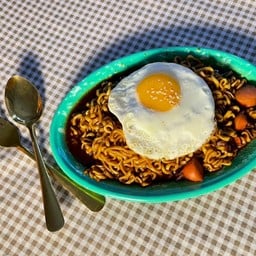 จาจัง ไข่ดาว 짜파게티 계란후라이