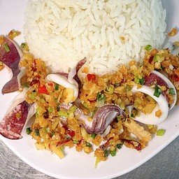 ข้าวหมึกคั่วพริกเกลือ - Rice Topped  with Chili and Salt and Squid