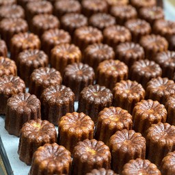 Cannele (Kpastry specialist )แยกชิ้น