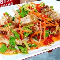 ยำหมูกรอบ