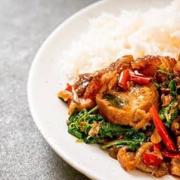 ข้าวกะเพราหมูกรอบ