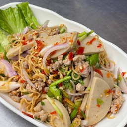 ยำมาม่าหมูสับหมูยอ