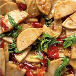 กระเพราหมูยอราดข้าว