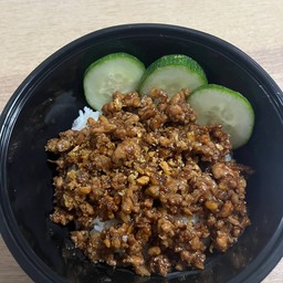 ข้าวหมูคั่วกระเทียม