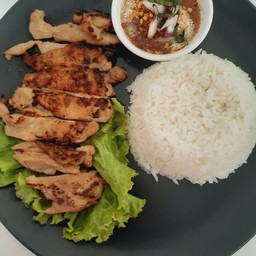 ข้าวไก่ย่าง น้ำจิ้มแจ่ว