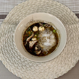 ก๋วยเตี๋ยวหมูต้มยำ (ชามใหญ่)