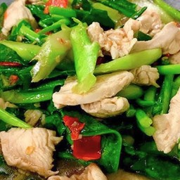 ผัดคะน้าไก่ *กับข้าว - Stir-Fried Chinese Kale with Chicken