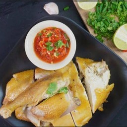 ไก่ต้มน้ำปลาสมุนไพร(ครึ่งตัว)