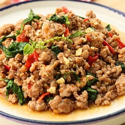 กะเพราหมูสับ *กับข้าว - Stir-Fried Basil with Minced Pork