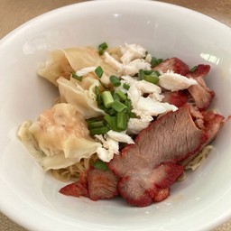 บะหมี่เกี๊ยวกุ้ง ปู หมูแดง