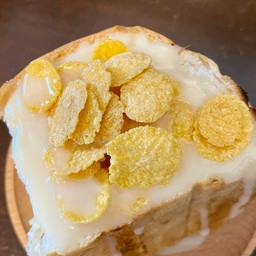 ปังไส้ทะลัก คอนเฟลก นมข้น