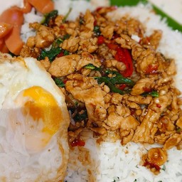 [อร่อยซ่ากับโค้ก] ข้าวกะเพราไก่ +  โค้ก ไม่มีน้ำตาล (ขวด) 
