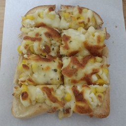 ปังข้าวโพดอบชีส