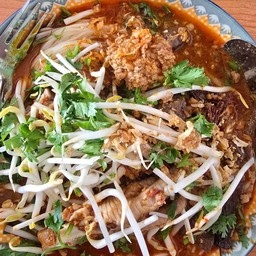 เกาเหลาน้ำเงี้ยวหมูเพิ่มตีนไก่