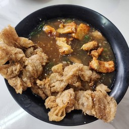 ราดหน้าปลากระพงทอดกรอบ [เส้นใหญ่กรอบ]