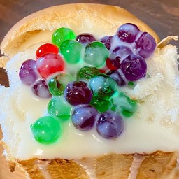 ปังไส้ทะลัก เยลลี่ นมข้น