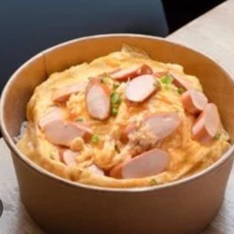 ข้าวไข่ข้นไส้กรอก