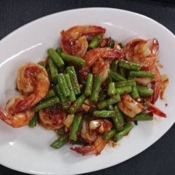 221 ผัดพริกแกงหมู/ไก่ (กับข้าว)