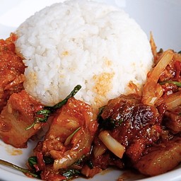 ข้าวหมูกรอบผัดพริกเผา - Rice Topped with Chili Paste and Crispy Pork