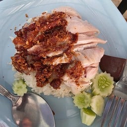 ข้าวมันไก่เต็มคำ ปิ่นทอง 3