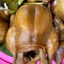 ไก่ต้มน้ำปลาสมุนไพรพี่กัปตัน