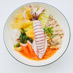 สุกี้กินกับ ไข่ม้วน หมึก