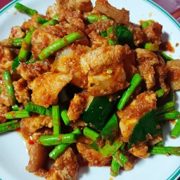 [อร่อยซ่ากับโค้ก] ข้าวผัดพริกแกงหมู +  โค้ก ออริจินัล (ขวด) 
