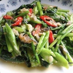 ข้าวราดคะน้าปลาเค็ม