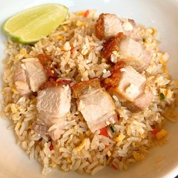 ข้าวผัดหมูกรอบ - Fried Rice with Crispy Pork