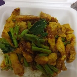 พริกแกงสามชั้นถั่ว.ราดข้าว