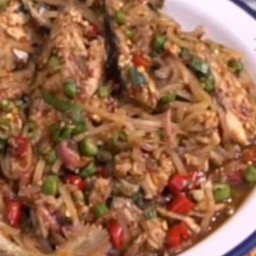 ยำเส้นปลาทูทอด