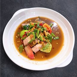 ตำเหลาหมูกรอบ - Unpapaya Tango Salad with Crispy Pork