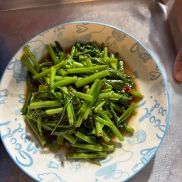 ผัดผักบุ้งไฟแดง