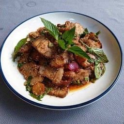 น้ำตกหมูกรอบ