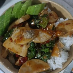 ข้าวกระเพราหมูยอ