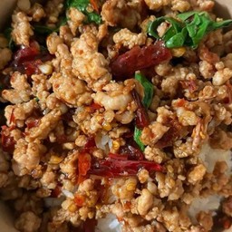 ข้าวกะเพราหมูสับพริกสด